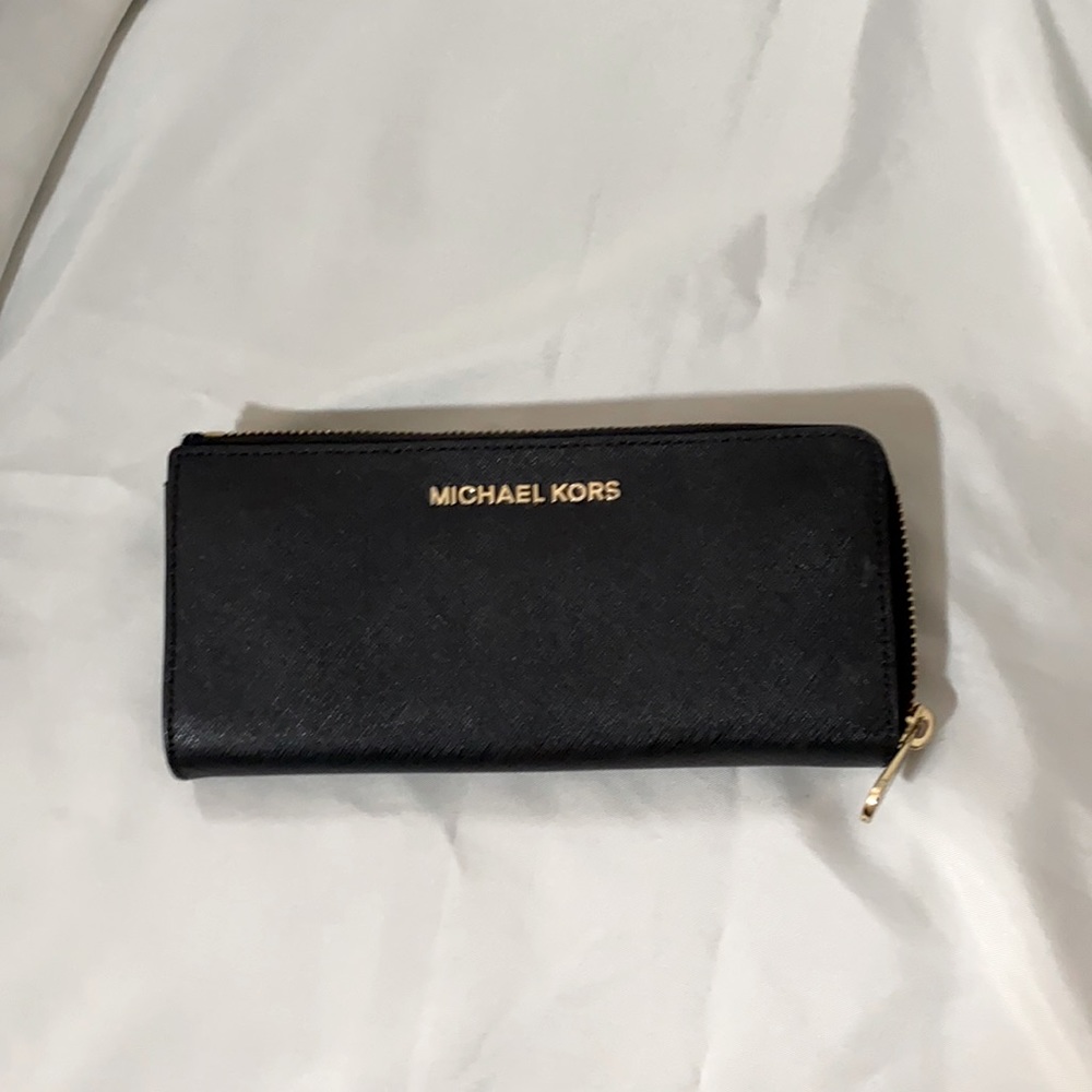Michael Kors wallet. 👜👜👜👜🌺